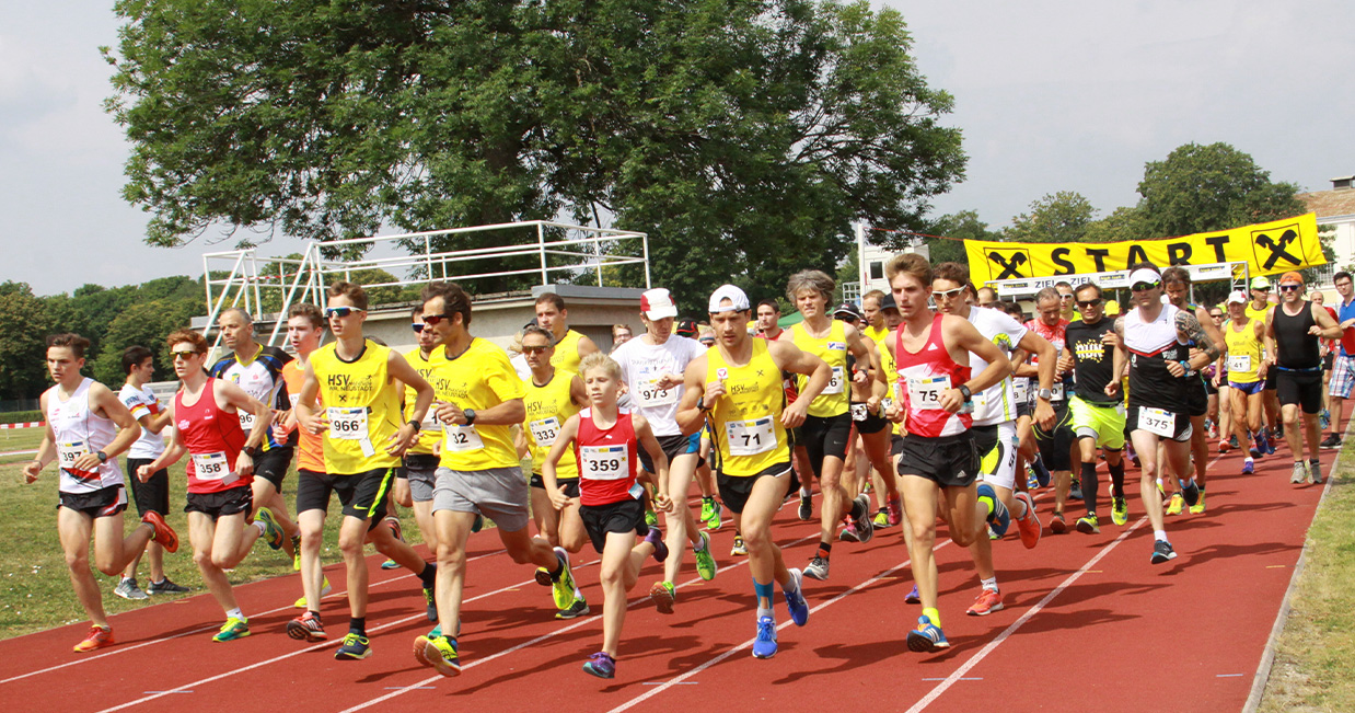 Läufer beim Start des Akademieparklaufs